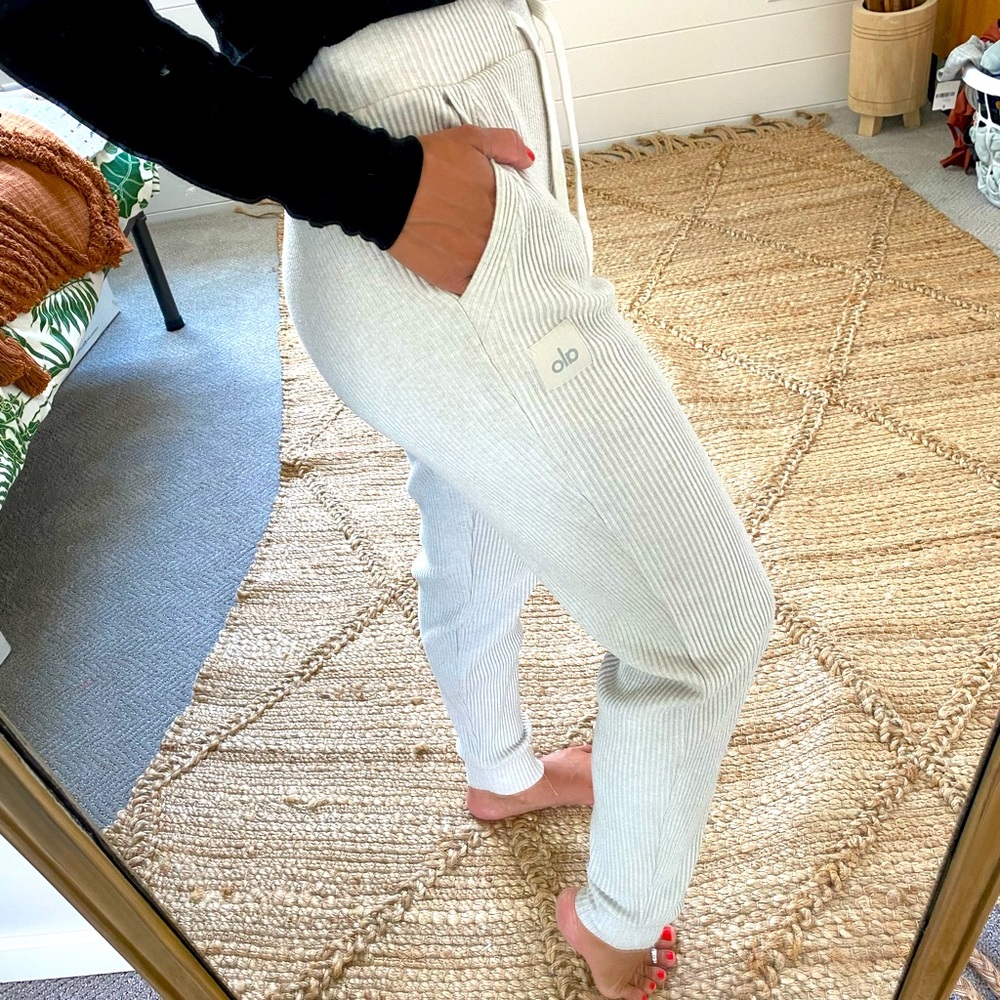 Alo Yoga sweat outfit